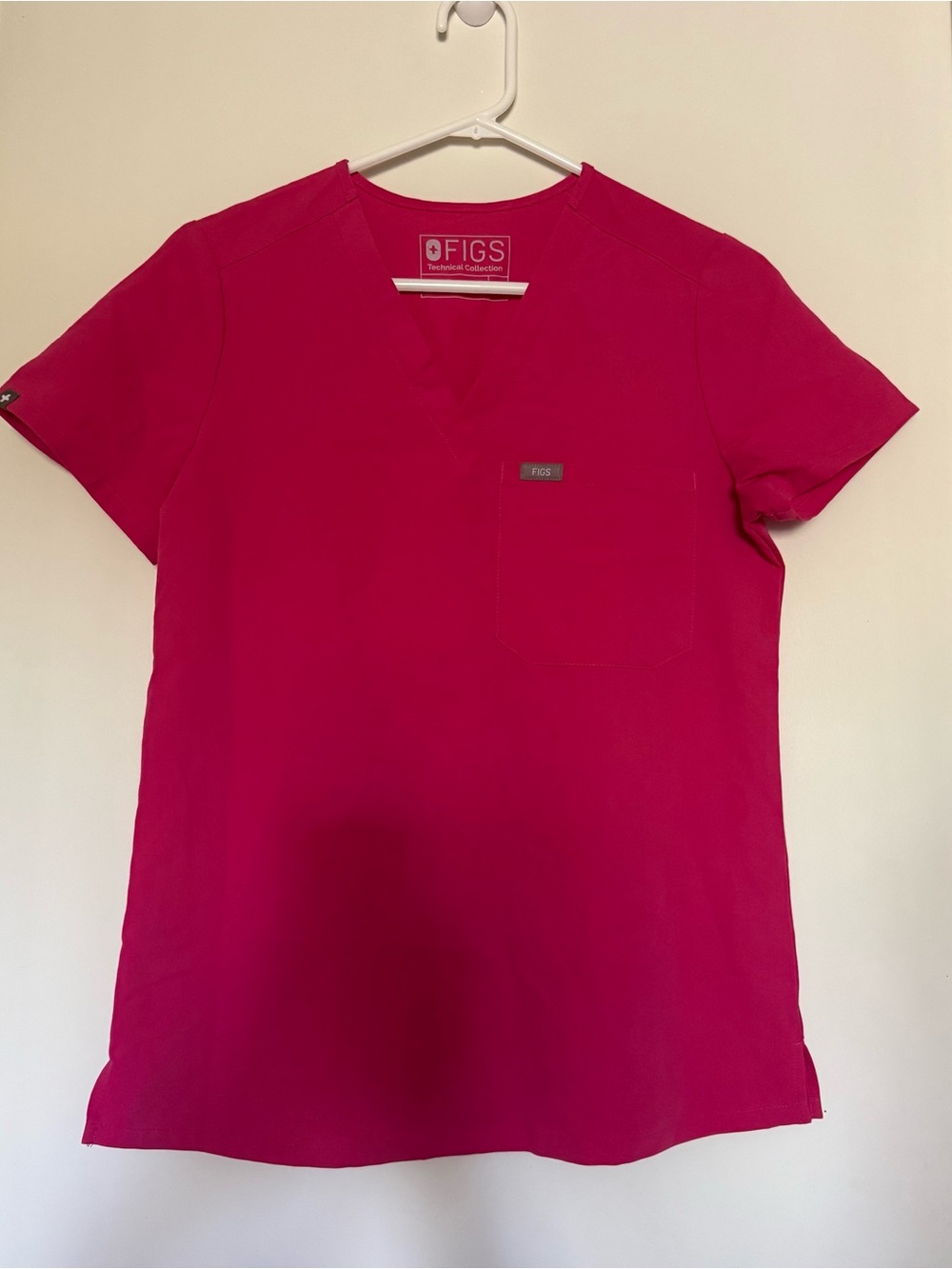 FIGS | women’s catarina hot pink scrub top